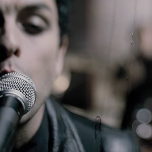 Green Day - Boulevard Of Broken Dreams [Official Music Video]